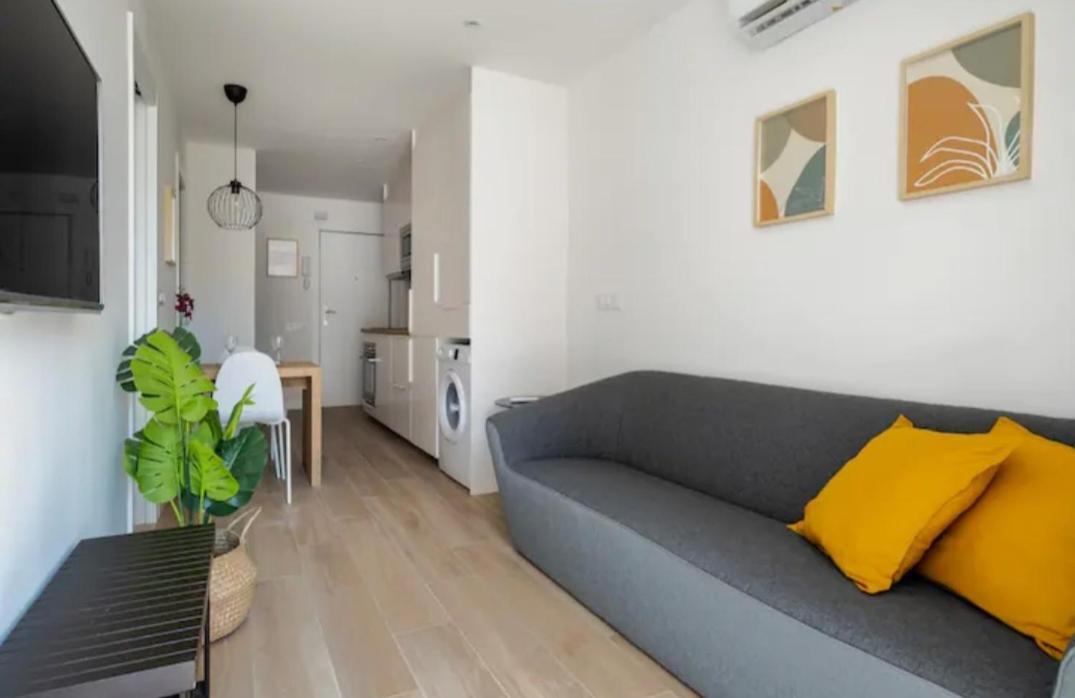 Apartment Close To The Beach 산트 아드리아 데 베소스 외부 사진