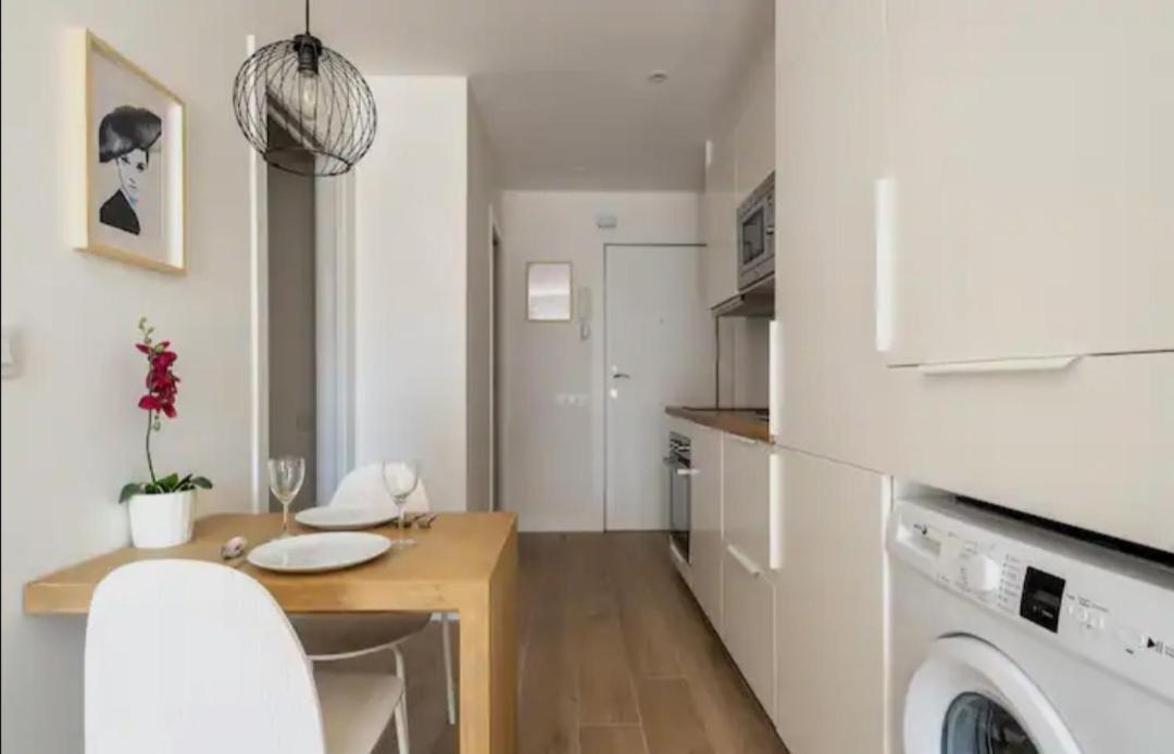 Apartment Close To The Beach 산트 아드리아 데 베소스 외부 사진