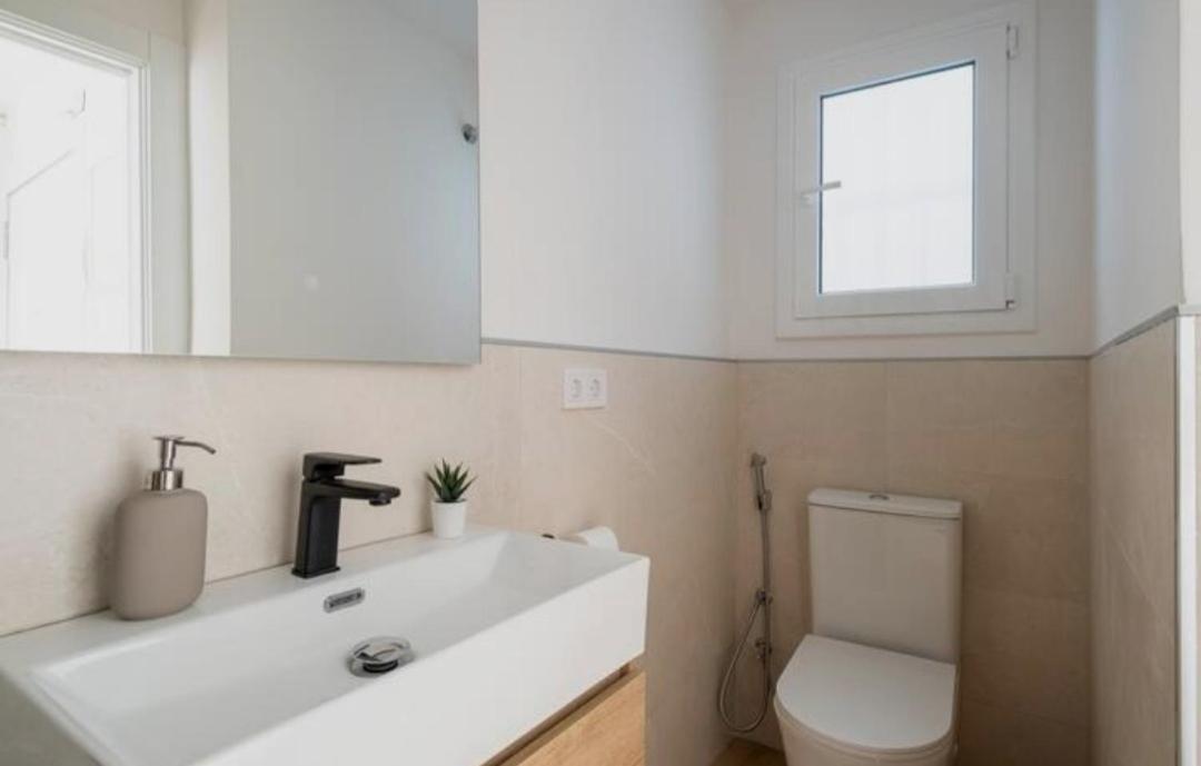Apartment Close To The Beach 산트 아드리아 데 베소스 외부 사진