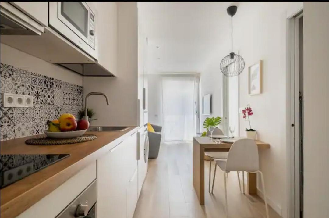 Apartment Close To The Beach 산트 아드리아 데 베소스 외부 사진
