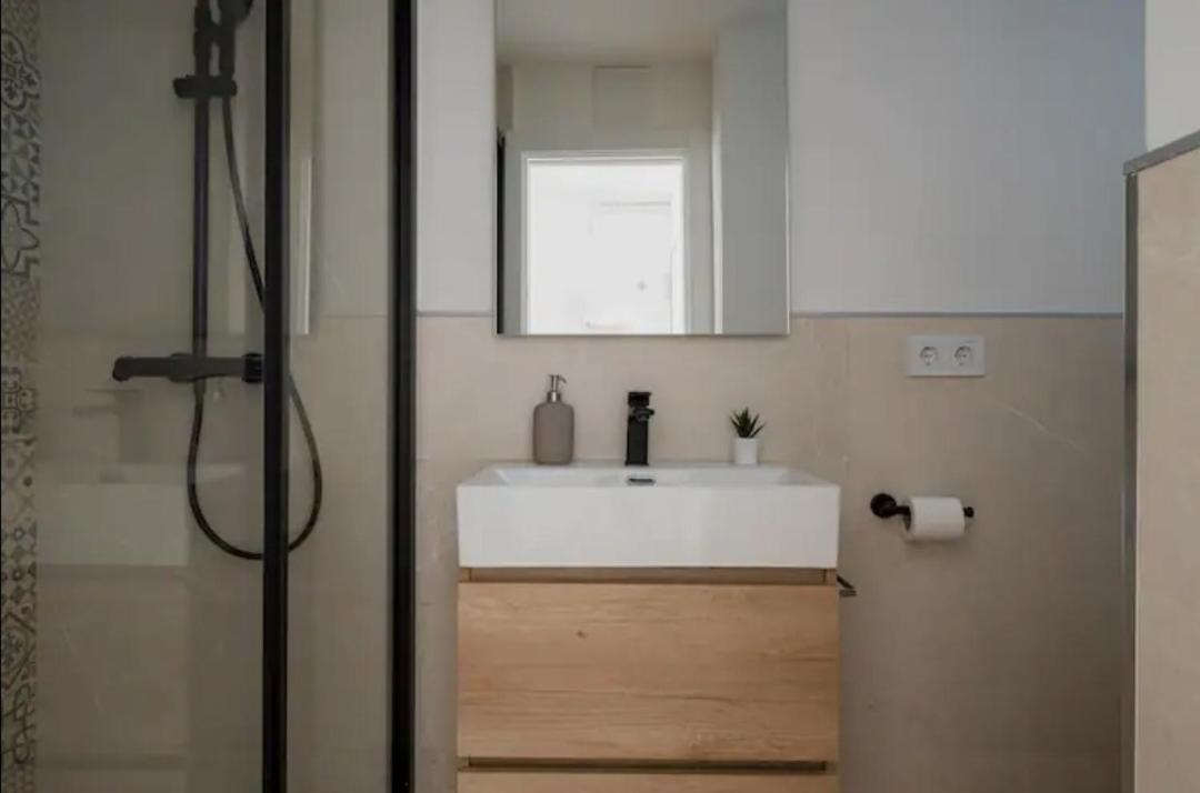 Apartment Close To The Beach 산트 아드리아 데 베소스 외부 사진